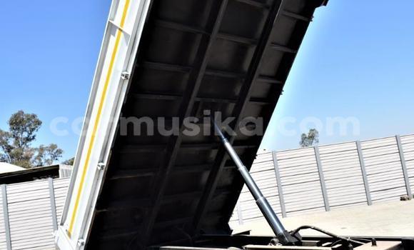 Acheter Occasion Voiture Isuzu 117 Blanc à Beitbridge, Matabeleland South Acheter Occasion Voiture Isuzu 117 Blanc à Beitbridge, Matabeleland South