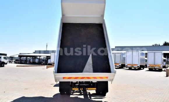 Acheter Occasion Voiture Isuzu 117 Blanc à Beitbridge, Matabeleland South Acheter Occasion Voiture Isuzu 117 Blanc à Beitbridge, Matabeleland South