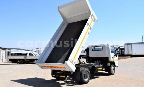 Acheter Occasion Voiture Isuzu 117 Blanc à Beitbridge, Matabeleland South Acheter Occasion Voiture Isuzu 117 Blanc à Beitbridge, Matabeleland South