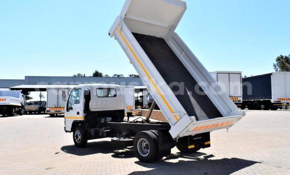 Acheter Occasion Voiture Isuzu 117 Blanc à Beitbridge, Matabeleland South Acheter Occasion Voiture Isuzu 117 Blanc à Beitbridge, Matabeleland South
