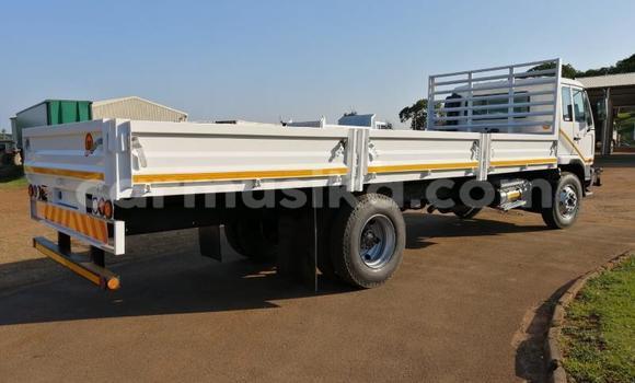 Acheter Occasion Voiture Nissan AD Blanc à Beitbridge, Matabeleland South