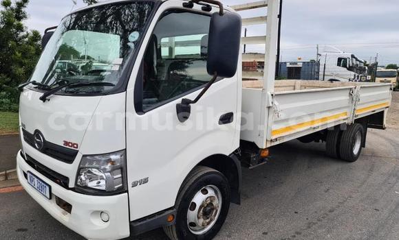 Acheter Occasion Utilitaire Toyota Dyna Blanc à Beitbridge, Matabeleland South Acheter Occasion Utilitaire Toyota Dyna Blanc à Beitbridge, Matabeleland South