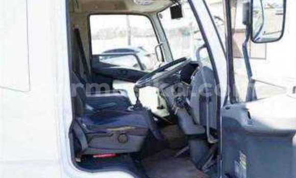 Tenga Tsaru Mitsubishi Fuso Chena Rori in Beitbridge in Matabeleland South Tenga Tsaru Mitsubishi Fuso Chena Rori in Beitbridge in Matabeleland South