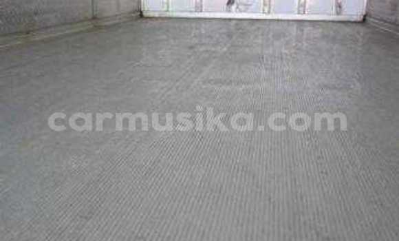 Tenga Tsaru Mitsubishi Fuso Chena Rori in Beitbridge in Matabeleland South Tenga Tsaru Mitsubishi Fuso Chena Rori in Beitbridge in Matabeleland South