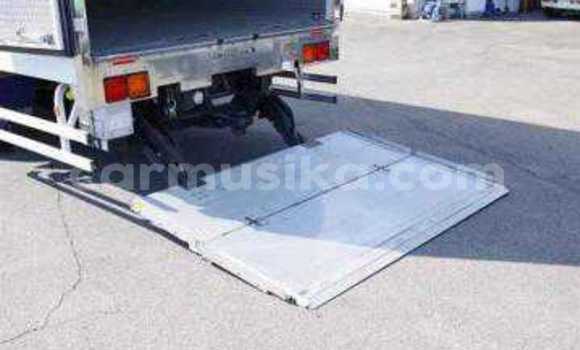 Tenga Tsaru Mitsubishi Fuso Chena Rori in Beitbridge in Matabeleland South Tenga Tsaru Mitsubishi Fuso Chena Rori in Beitbridge in Matabeleland South