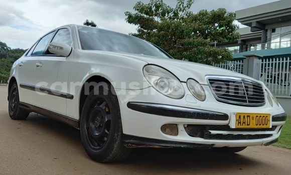 Nunua Ilio tumika Mercedes-Benz E-Classe Nyeupe Gari ndani ya Harare nchini Harare