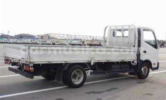 Tenga Tsaru Toyota Dyna Chena Rori in Beitbridge in Matabeleland South Tenga Tsaru Toyota Dyna Chena Rori in Beitbridge in Matabeleland South