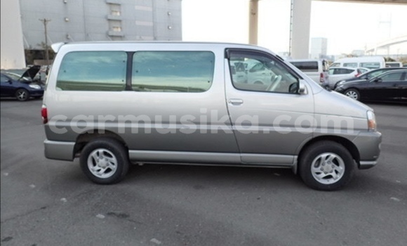 Acheter Occasion Voiture Toyota Regius Gris à Beitbridge, Matabeleland South Acheter Occasion Voiture Toyota Regius Gris à Beitbridge, Matabeleland South