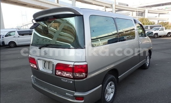 Acheter Occasion Voiture Toyota Regius Gris à Beitbridge, Matabeleland South Acheter Occasion Voiture Toyota Regius Gris à Beitbridge, Matabeleland South