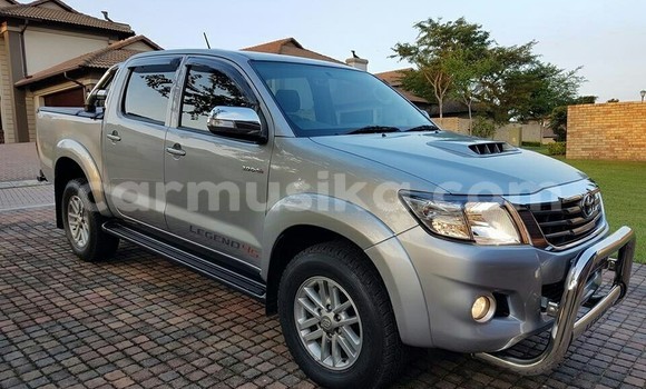 Buy Used Toyota Hilux Silver Car in Beitbridge in Matabeleland South