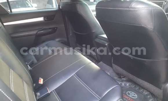 Acheter Occasion Voiture Toyota Hilux Blanc à Beitbridge, Matabeleland South Acheter Occasion Voiture Toyota Hilux Blanc à Beitbridge, Matabeleland South