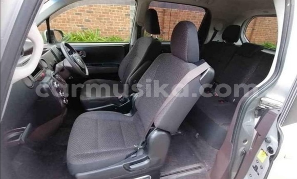 Nunua Ilio tumika Toyota Spade Fedha Gari ndani ya Beitbridge nchini Matabeleland Kusini Nunua Ilio tumika Toyota Spade Fedha Gari ndani ya Beitbridge nchini Matabeleland Kusini