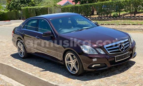 Acheter Occasion Voiture Mercedes-Benz E-Classe Autre à Beitbridge, Matabeleland South Acheter Occasion Voiture Mercedes-Benz E-Classe Autre à Beitbridge, Matabeleland South