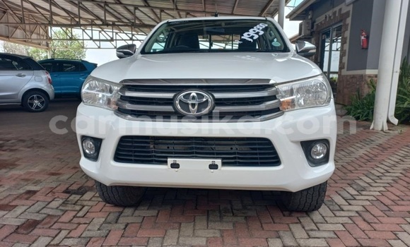 Buy Used Toyota Hilux White Car in Harare in Harare Buy Used Toyota Hilux White Car in Harare in Harare