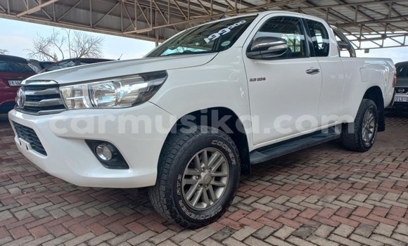 Buy Used Toyota Hilux White Car in Harare in Harare Buy Used Toyota Hilux White Car in Harare in Harare