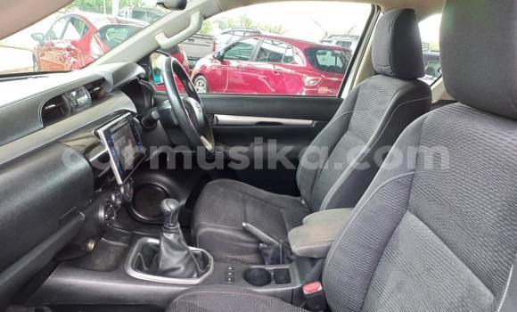 Buy Used Toyota Hilux White Car in Harare in Harare Buy Used Toyota Hilux White Car in Harare in Harare