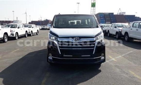 Tenga Tsaru Toyota Granvia Nhema Mota in Beitbridge in Matabeleland South