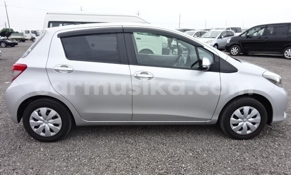 Acheter Occasion Voiture Toyota Vitz Gris à Beitbridge, Matabeleland South Acheter Occasion Voiture Toyota Vitz Gris à Beitbridge, Matabeleland South