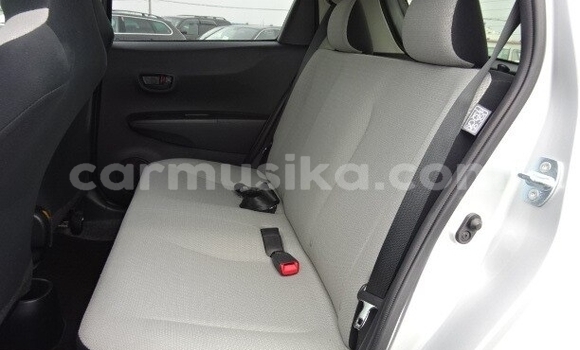 Acheter Occasion Voiture Toyota Vitz Gris à Beitbridge, Matabeleland South Acheter Occasion Voiture Toyota Vitz Gris à Beitbridge, Matabeleland South