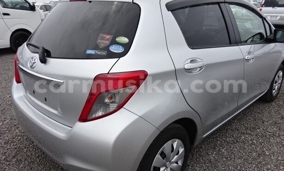 Acheter Occasion Voiture Toyota Vitz Gris à Beitbridge, Matabeleland South Acheter Occasion Voiture Toyota Vitz Gris à Beitbridge, Matabeleland South