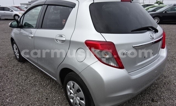 Acheter Occasion Voiture Toyota Vitz Gris à Beitbridge, Matabeleland South Acheter Occasion Voiture Toyota Vitz Gris à Beitbridge, Matabeleland South