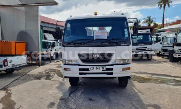 Acheter Occasion Utilitaire Nissan UD Blanc à Beitbridge, Matabeleland South Acheter Occasion Utilitaire Nissan UD Blanc à Beitbridge, Matabeleland South