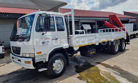 Acheter Occasion Utilitaire Nissan UD Blanc à Beitbridge, Matabeleland South Acheter Occasion Utilitaire Nissan UD Blanc à Beitbridge, Matabeleland South