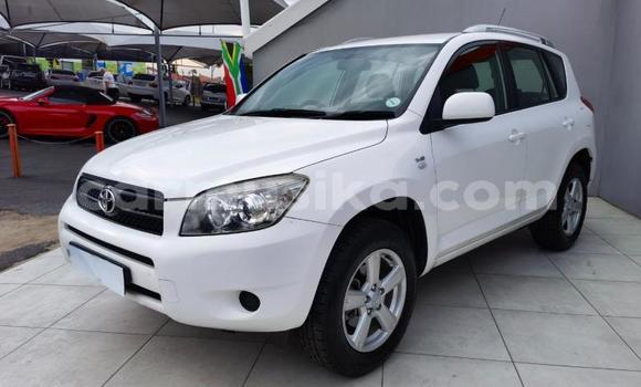 Buy Used Toyota RAV4 White Car in Beitbridge in Matabeleland South Buy Used Toyota RAV4 White Car in Beitbridge in Matabeleland South
