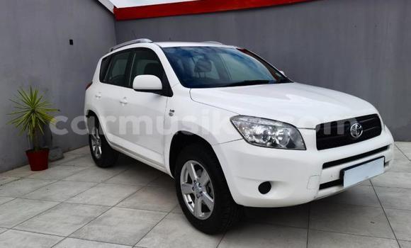 Buy Used Toyota RAV4 White Car in Beitbridge in Matabeleland South Buy Used Toyota RAV4 White Car in Beitbridge in Matabeleland South