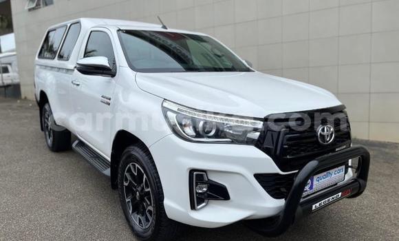 Tenga Tsaru Toyota Hilux Chena Mota in Beitbridge in Matabeleland South