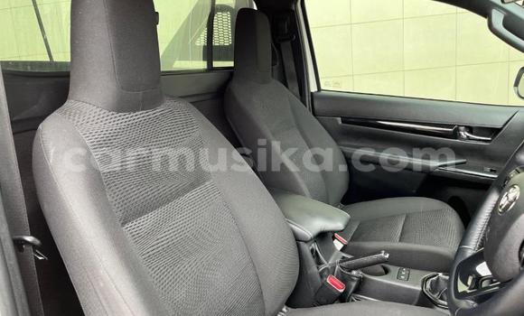 Buy Used Toyota Hilux White Car in Beitbridge in Matabeleland South Buy Used Toyota Hilux White Car in Beitbridge in Matabeleland South