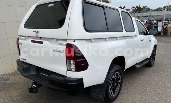 Buy Used Toyota Hilux White Car in Beitbridge in Matabeleland South Buy Used Toyota Hilux White Car in Beitbridge in Matabeleland South