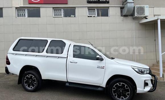 Buy Used Toyota Hilux White Car in Beitbridge in Matabeleland South Buy Used Toyota Hilux White Car in Beitbridge in Matabeleland South