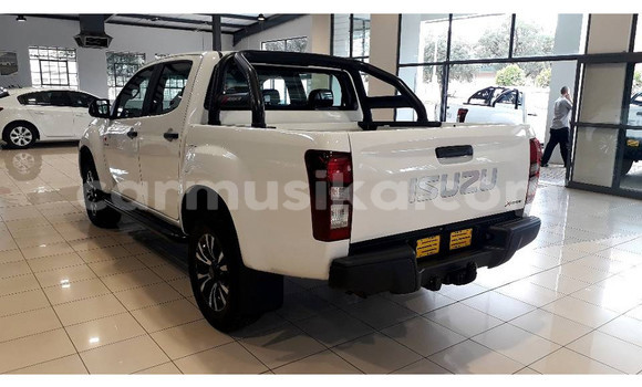 Acheter Occasion Voiture Isuzu KB Blanc à Beitbridge, Matabeleland South Acheter Occasion Voiture Isuzu KB Blanc à Beitbridge, Matabeleland South
