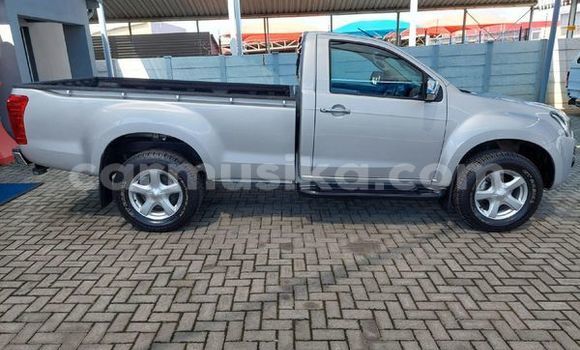 Acheter Occasion Voiture Isuzu KB Gris à Beitbridge, Matabeleland South Acheter Occasion Voiture Isuzu KB Gris à Beitbridge, Matabeleland South