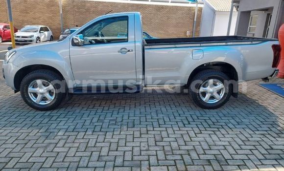 Acheter Occasion Voiture Isuzu KB Gris à Beitbridge, Matabeleland South Acheter Occasion Voiture Isuzu KB Gris à Beitbridge, Matabeleland South