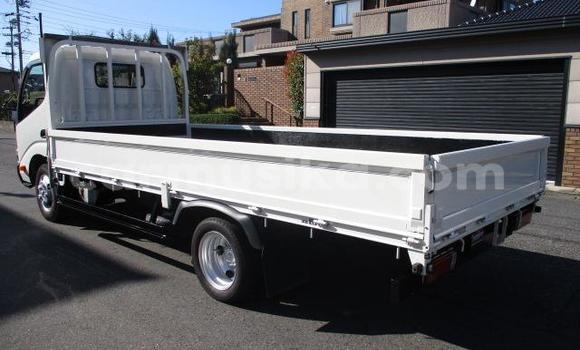 Acheter Occasion Utilitaire Toyota Dyna Blanc à Beitbridge, Matabeleland South Acheter Occasion Utilitaire Toyota Dyna Blanc à Beitbridge, Matabeleland South