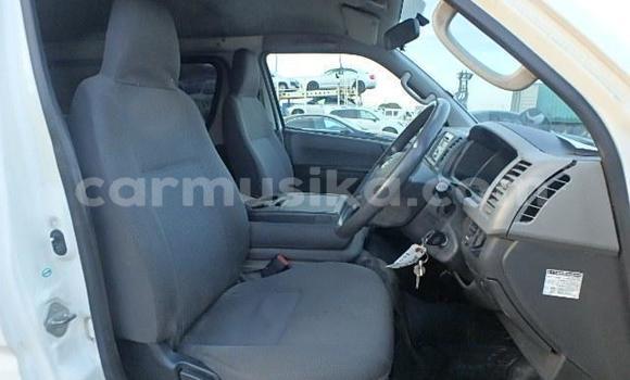 Buy Used Toyota Hiace Silver Car in Beitbridge in Matabeleland South Buy Used Toyota Hiace Silver Car in Beitbridge in Matabeleland South