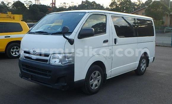 Buy Used Toyota Hiace Silver Car in Beitbridge in Matabeleland South Buy Used Toyota Hiace Silver Car in Beitbridge in Matabeleland South