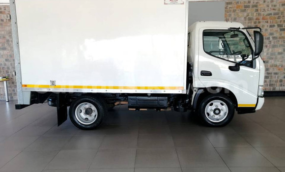 Buy Used Toyota Dyna White Truck in Beitbridge in Matabeleland South Buy Used Toyota Dyna White Truck in Beitbridge in Matabeleland South