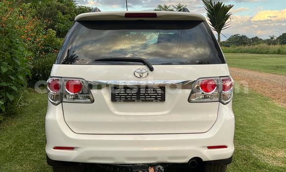 Nunua Imported Toyota Fortuner Nyeupe Gari ndani ya Harare nchini Harare