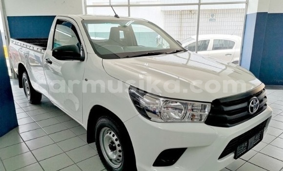 Buy Used Toyota Hilux White Car in Bulawayo in Bulawayo