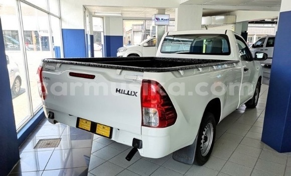 Buy Used Toyota Hilux White Car in Bulawayo in Bulawayo Buy Used Toyota Hilux White Car in Bulawayo in Bulawayo