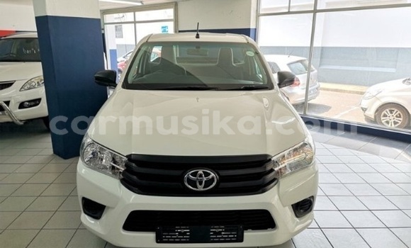 Buy Used Toyota Hilux White Car in Bulawayo in Bulawayo Buy Used Toyota Hilux White Car in Bulawayo in Bulawayo