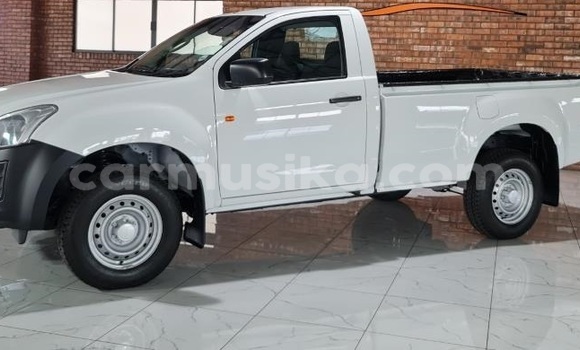 Buy Used Isuzu D–MAX White Car in Harare in Harare Buy Used Isuzu D–MAX White Car in Harare in Harare
