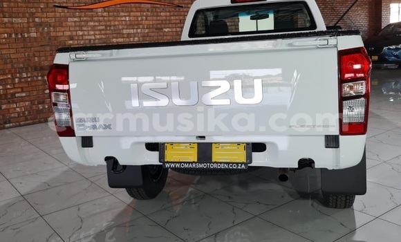 Buy Used Isuzu D–MAX White Car in Harare in Harare Buy Used Isuzu D–MAX White Car in Harare in Harare