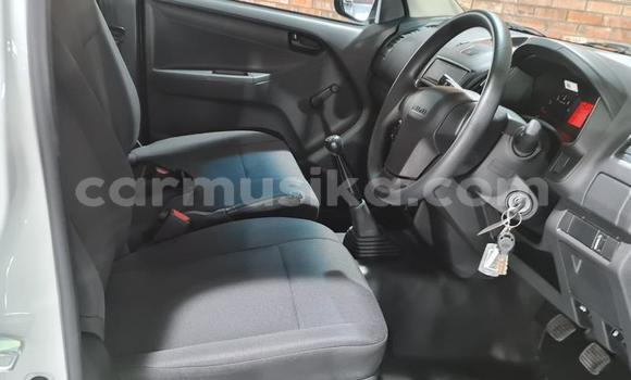 Buy Used Isuzu D–MAX White Car in Harare in Harare Buy Used Isuzu D–MAX White Car in Harare in Harare