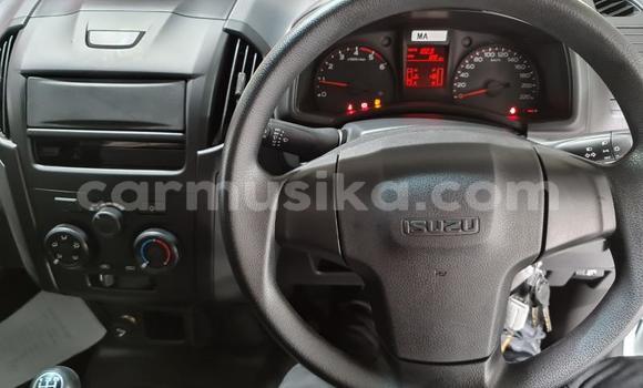Buy Used Isuzu D–MAX White Car in Harare in Harare Buy Used Isuzu D–MAX White Car in Harare in Harare