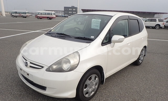 Acheter Occasion Voiture Honda Fit Blanc à Beitbridge, Matabeleland South Acheter Occasion Voiture Honda Fit Blanc à Beitbridge, Matabeleland South