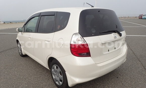 Acheter Occasion Voiture Honda Fit Blanc à Beitbridge, Matabeleland South Acheter Occasion Voiture Honda Fit Blanc à Beitbridge, Matabeleland South